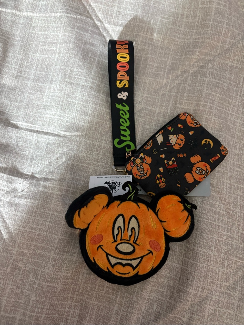 Disney Parks 2026 Halloween Pumpkin Mickey Pouch with Lanyard & change purse! ✨
